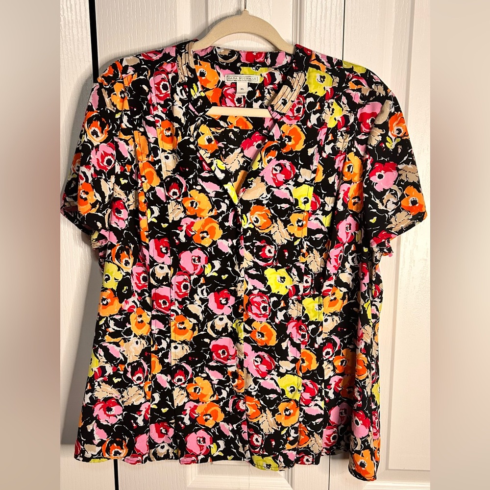 Dana Buchman Women's Top XL Black Floral Print Short Sleeve Button Up Blouse